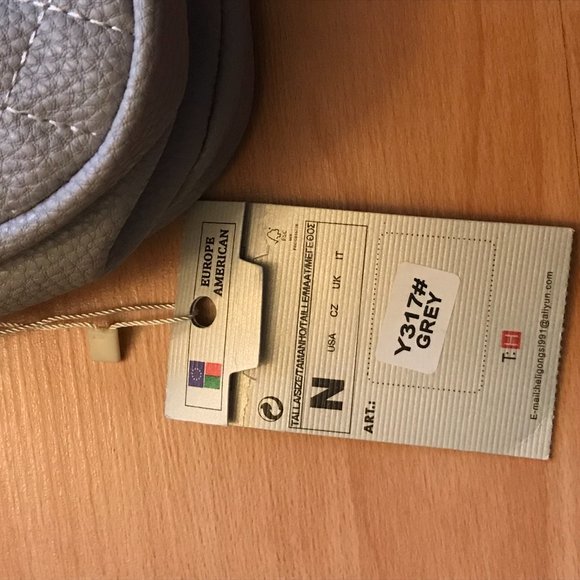 Gray Cross Body Purse NEW WITH TAGS! - Picture 5 of 8